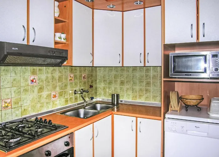 In - Balaton 18807 * Gyenesdiás